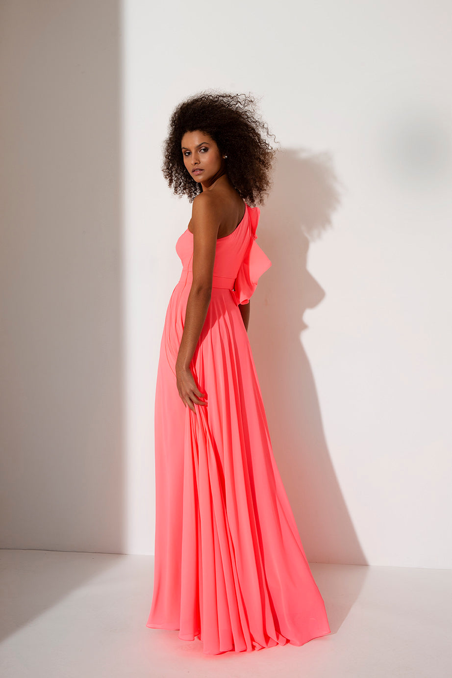 Robe longue asymétrique rose fluo - Tenue élégante pour soirées spéciales